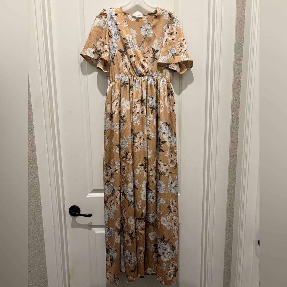 Baltic Born Size Large Tan/White Floral Formal Maxi Dress